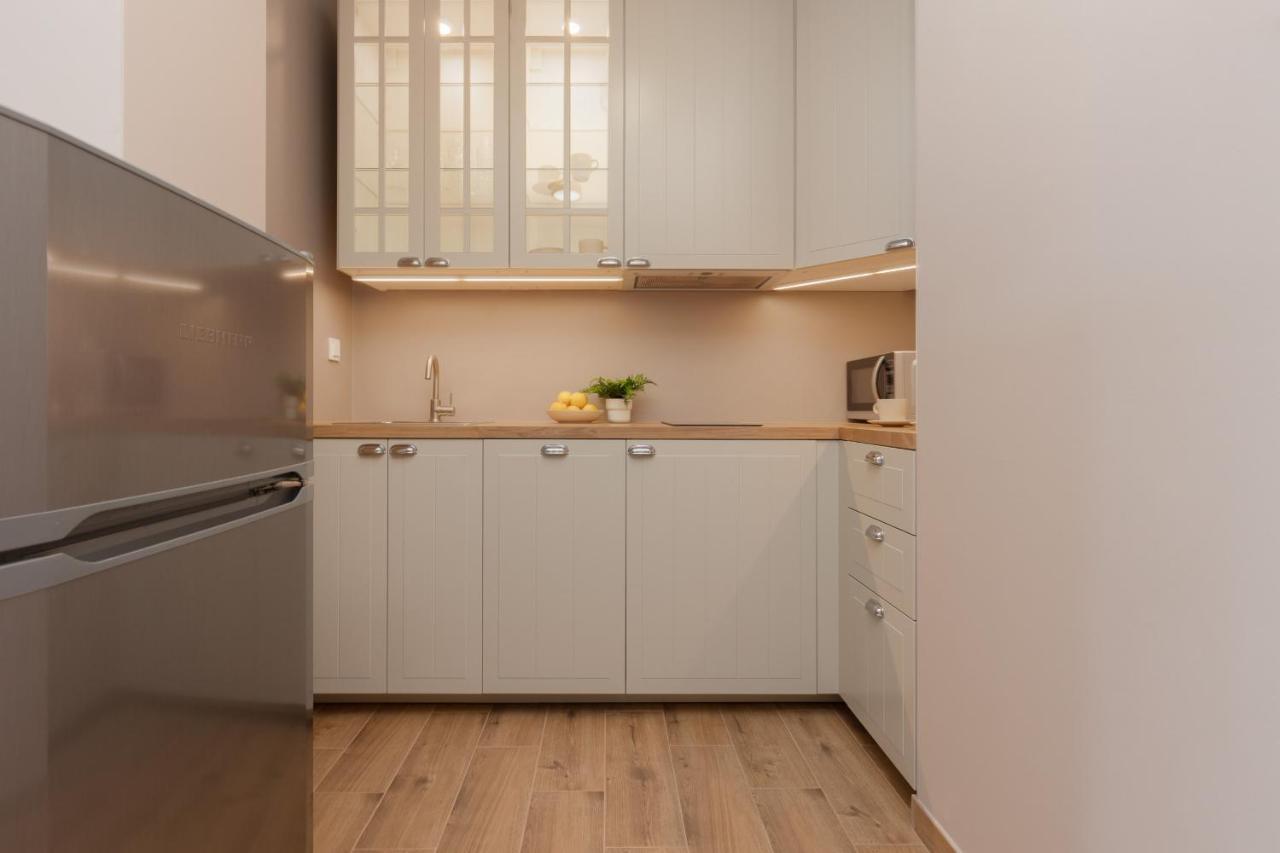 Cozy & Bright Zupnicza By Renters Leilighet